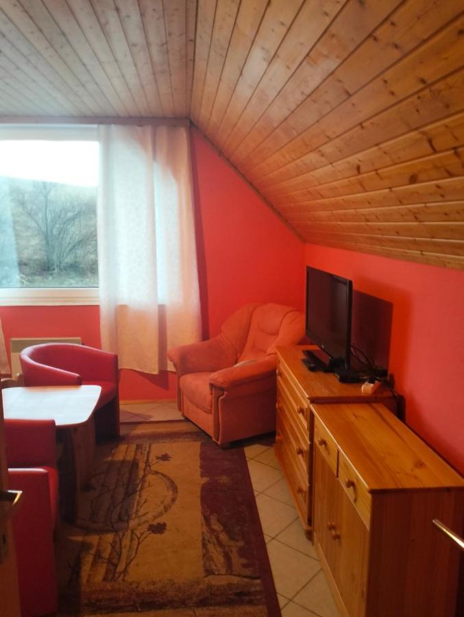A-Privat Hotel Lipótszentmiklós Kültér fotó