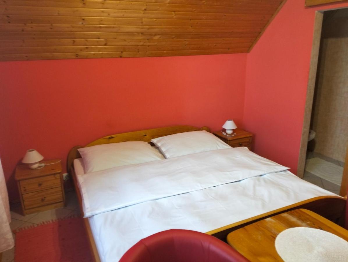A-Privat Hotel Lipótszentmiklós Kültér fotó